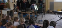 Koncert wokalno-instrumentalny w wykonaniu chłopców ze szkoły AZYMUT z Pruszkowa
