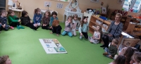 DZIEŃ BIBLIOTEK - WIZYTA PANI DOROTY Z BIBLIOTEKI PODKOWIAŃSKIEJ